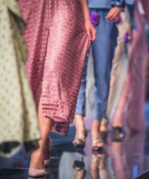 muestra-de-moda-pasarela-evento-pista-de-aterrizaje-muestra-semana-de-la-moda-fotografia-tematica